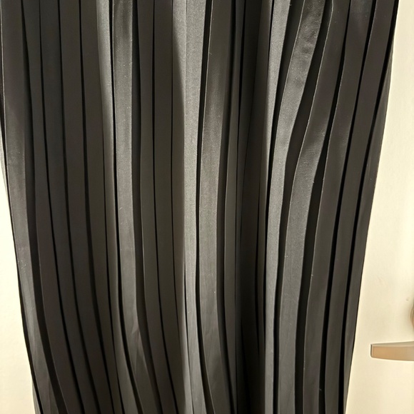 Banana Republic Pleated Midi Dress - Picture 5 of 8